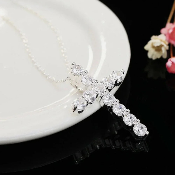 NEW 18K White Gold Diamond Cross Necklace S925 - Picture 5 of 8